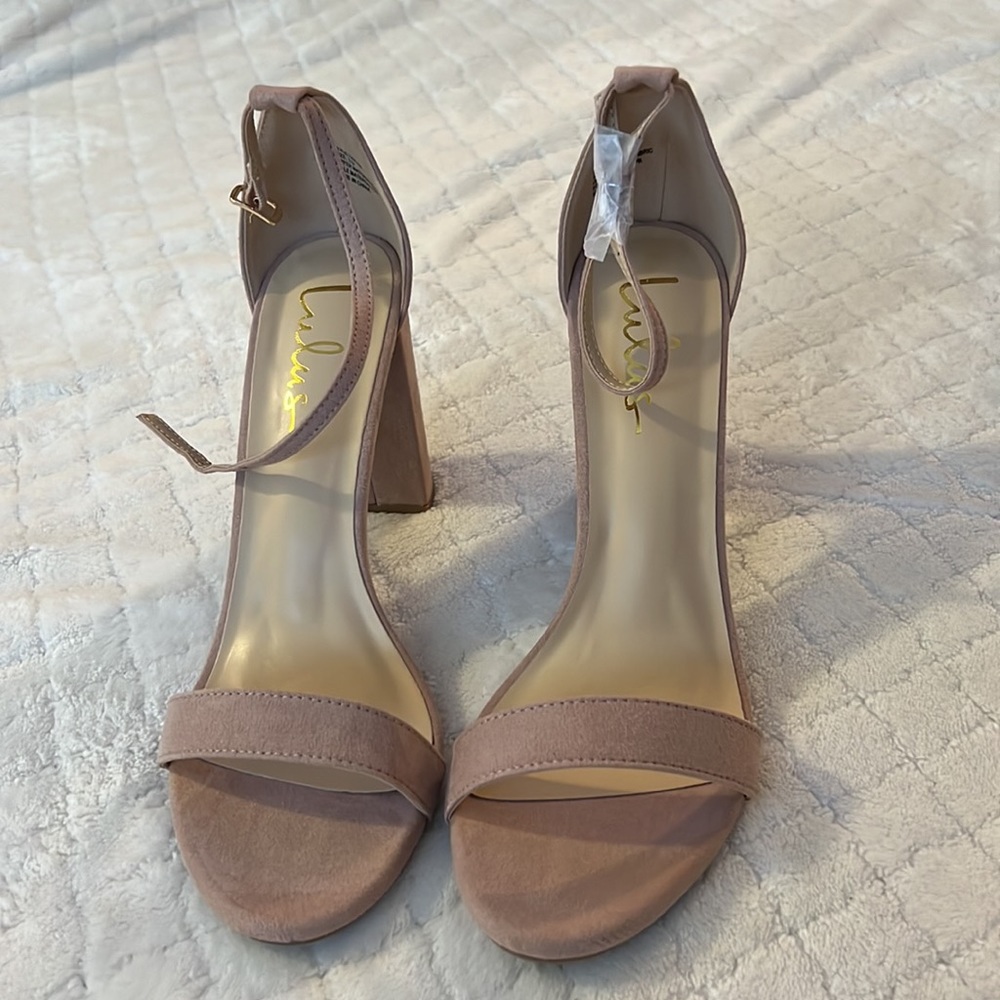 BRAND NEW nude Lulus heels